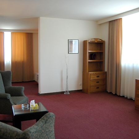 Regineh Hotel Erywań Zewnętrze zdjęcie