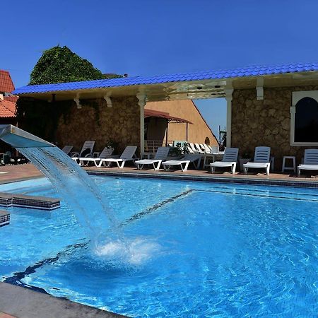 Regineh Hotel Erywań Zewnętrze zdjęcie