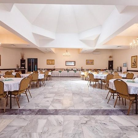 Regineh Hotel Erywań Zewnętrze zdjęcie