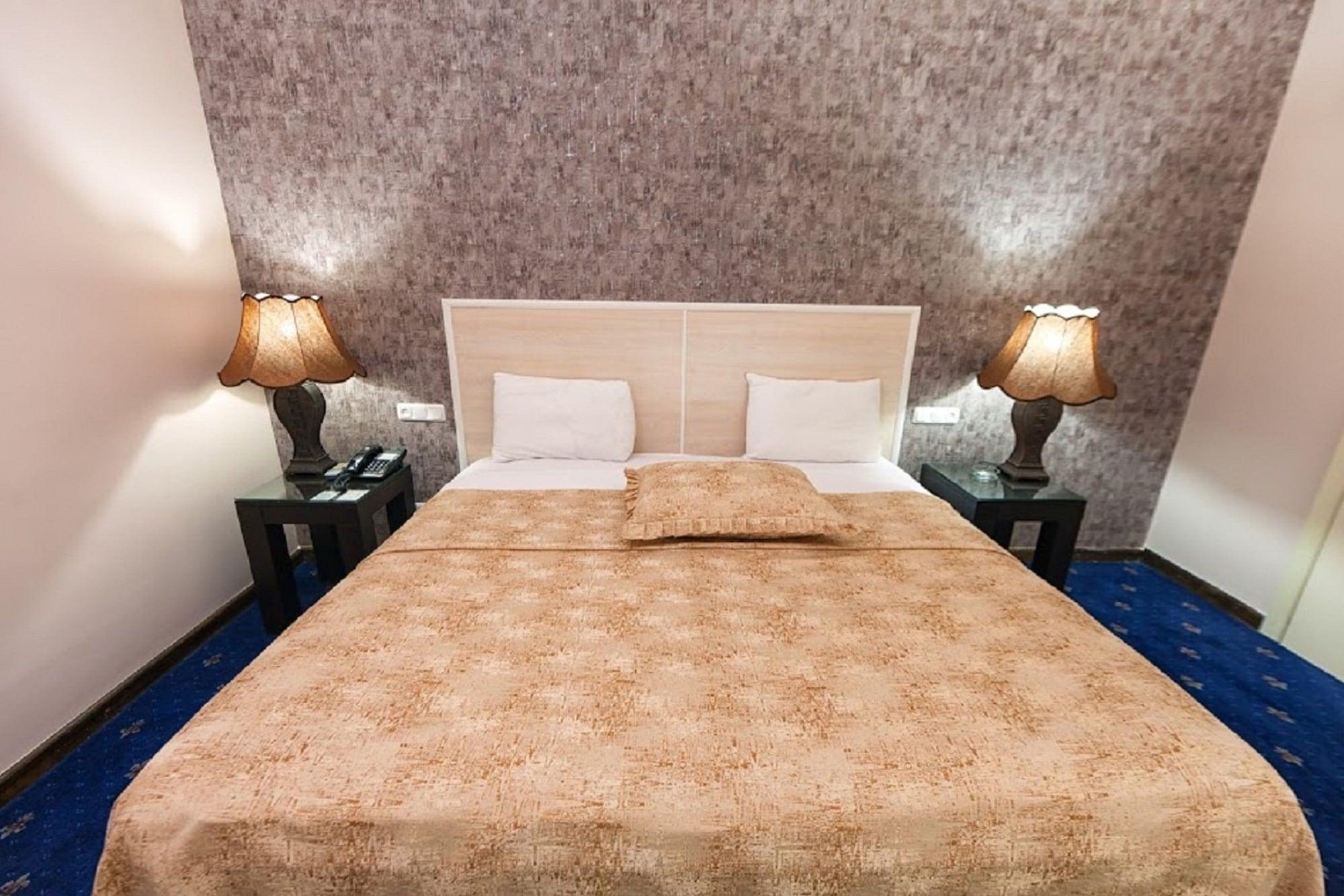 Regineh Hotel Erywań Zewnętrze zdjęcie