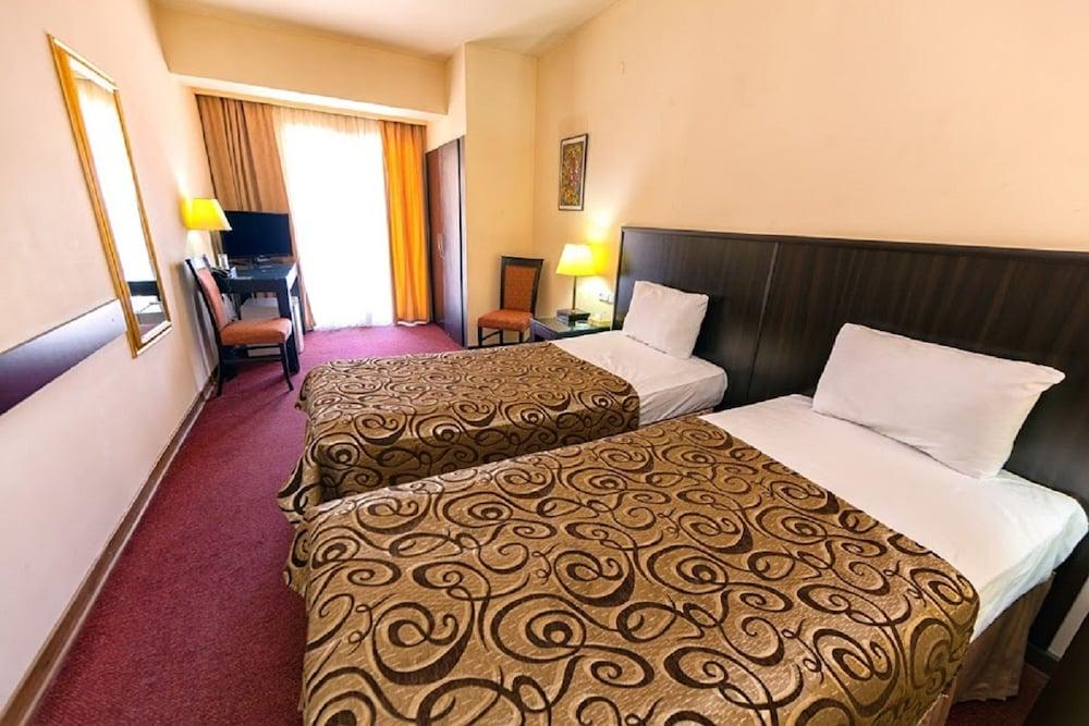 Regineh Hotel Erywań Zewnętrze zdjęcie