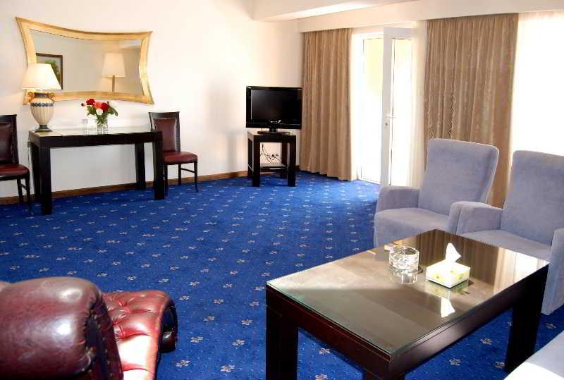 Regineh Hotel Erywań Zewnętrze zdjęcie