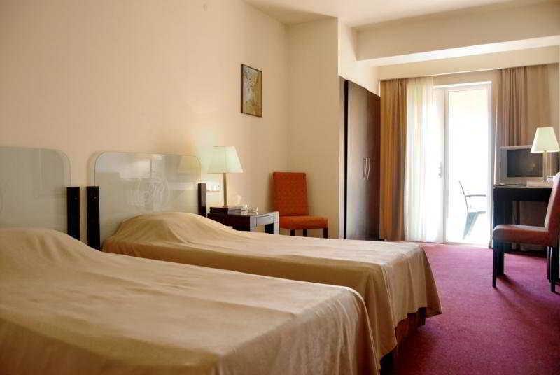 Regineh Hotel Erywań Zewnętrze zdjęcie