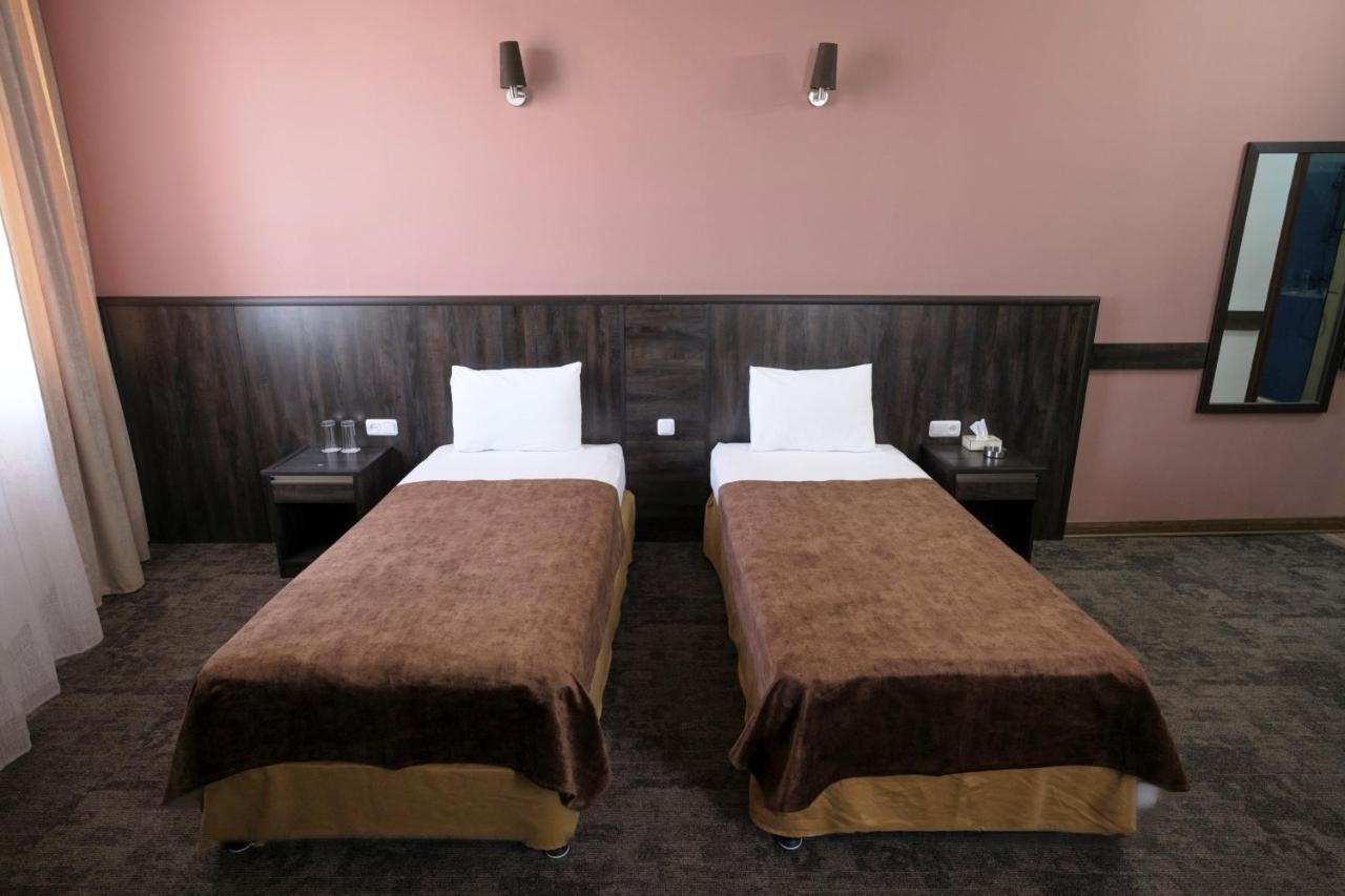 Regineh Hotel Erywań Zewnętrze zdjęcie