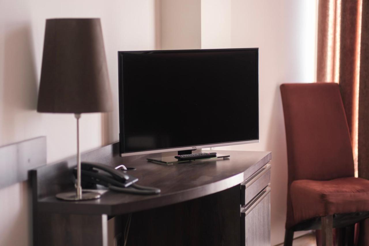 Regineh Hotel Erywań Zewnętrze zdjęcie