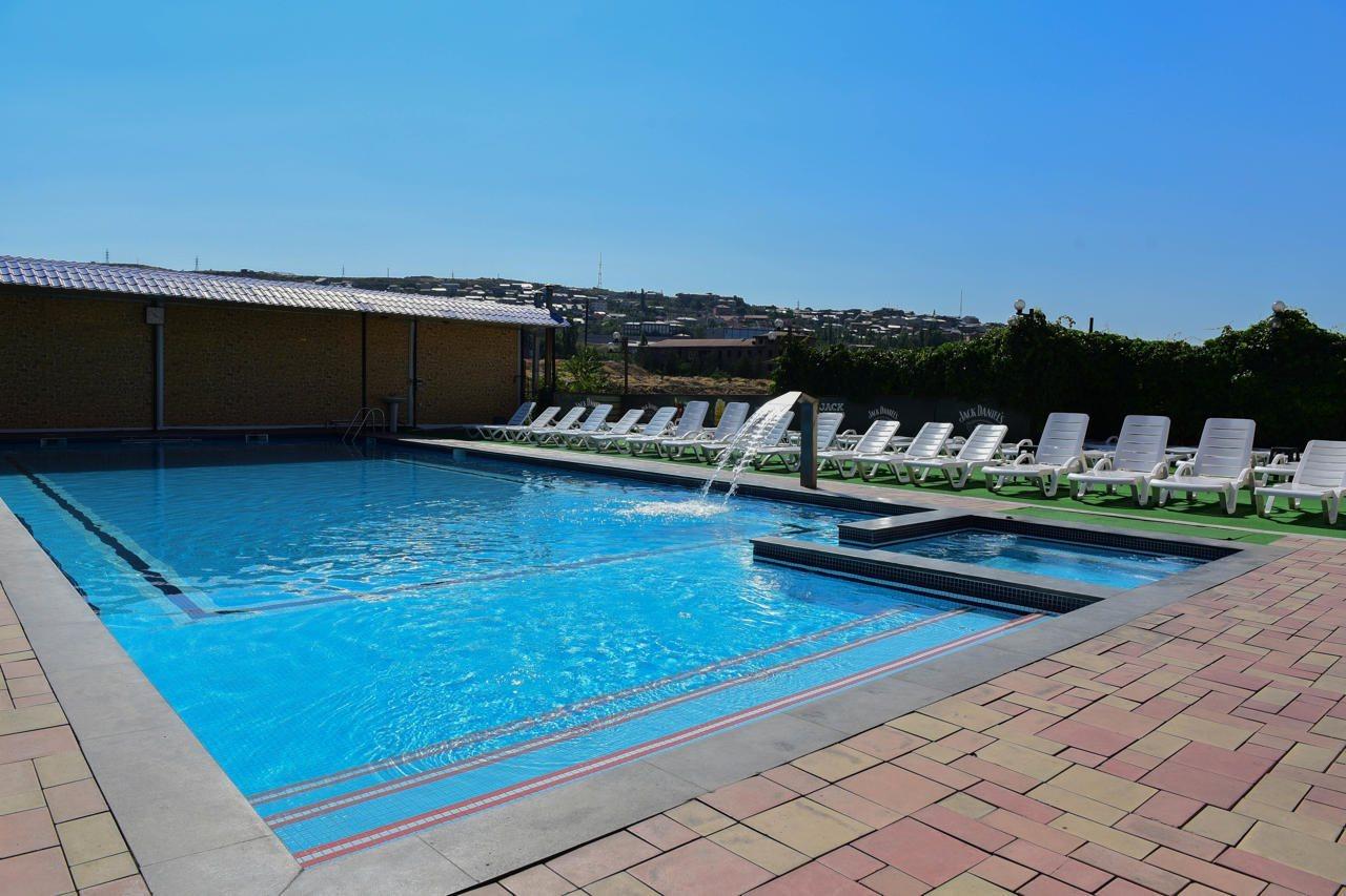 Regineh Hotel Erywań Zewnętrze zdjęcie