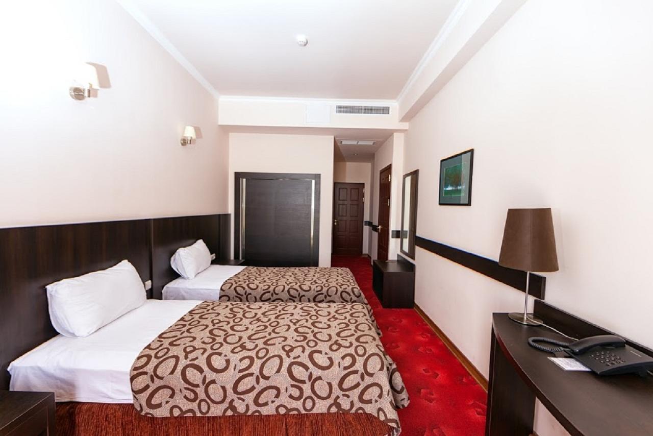 Regineh Hotel Erywań Zewnętrze zdjęcie