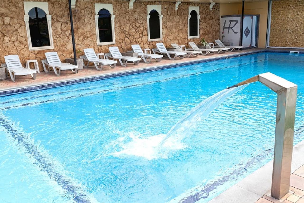 Regineh Hotel Erywań Zewnętrze zdjęcie