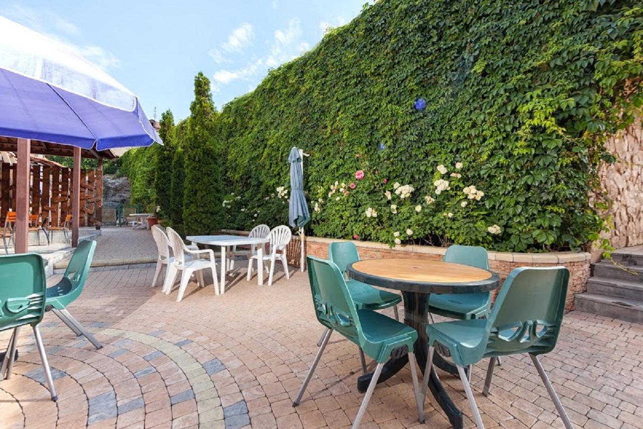 Regineh Hotel Erywań Zewnętrze zdjęcie