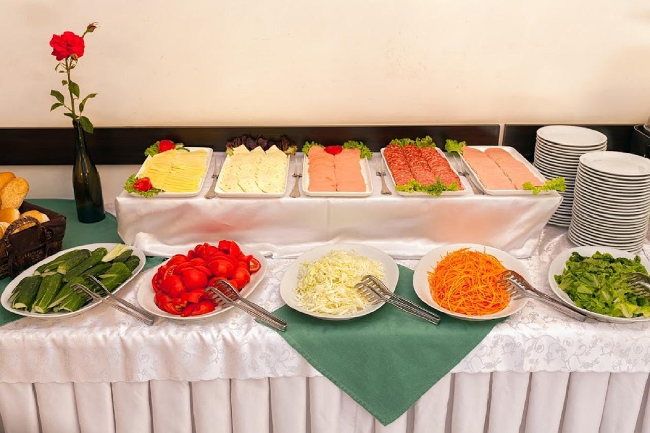 Regineh Hotel Erywań Zewnętrze zdjęcie
