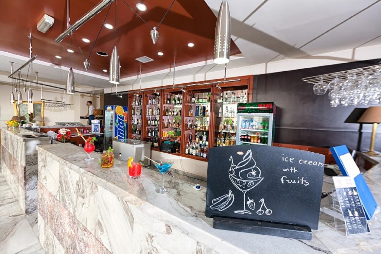 Regineh Hotel Erywań Zewnętrze zdjęcie